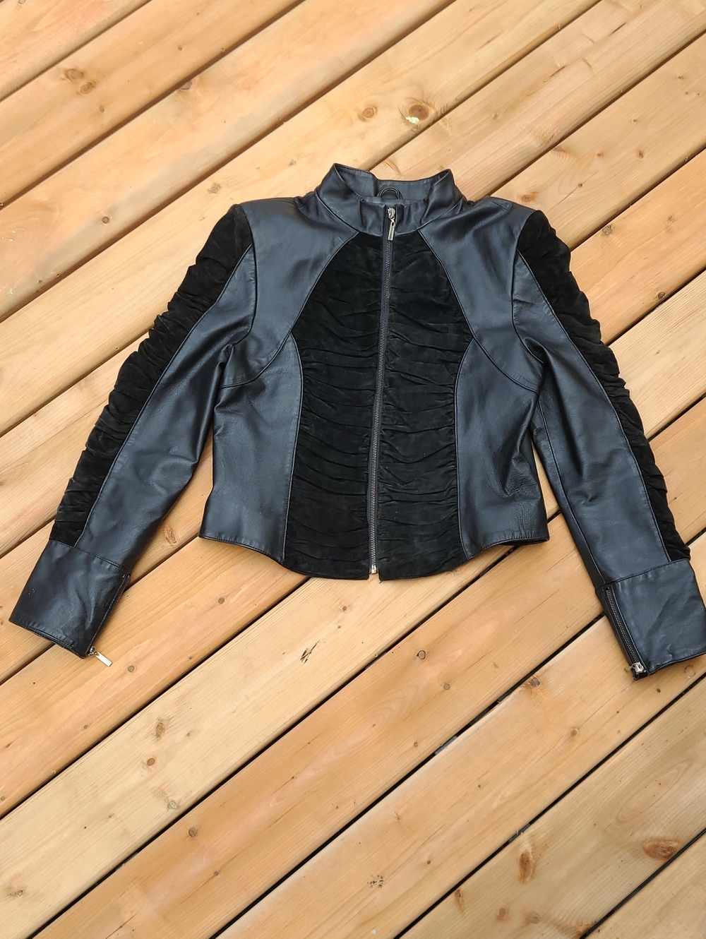 Leather and Suede Black Women's Manhattan East Zip Front Short Jacket Size M